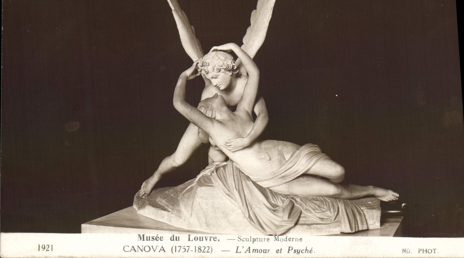 VINTAGE POSTCARD Museum of modern Louvre Sculpture Canova love and Psyche