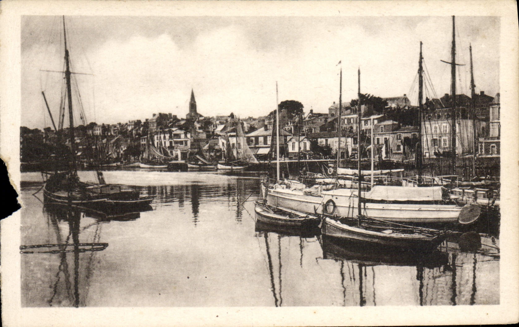 CPA Pornic Vue Generale du Quai Bateaux