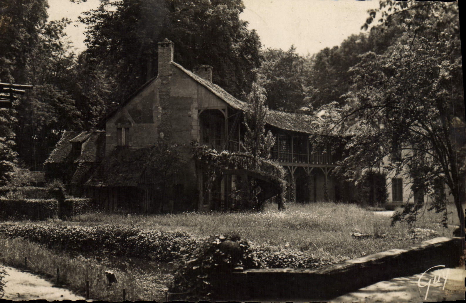 CPM Versailles et Merveilles Hameau du petit Trianon la maison de la Reine 