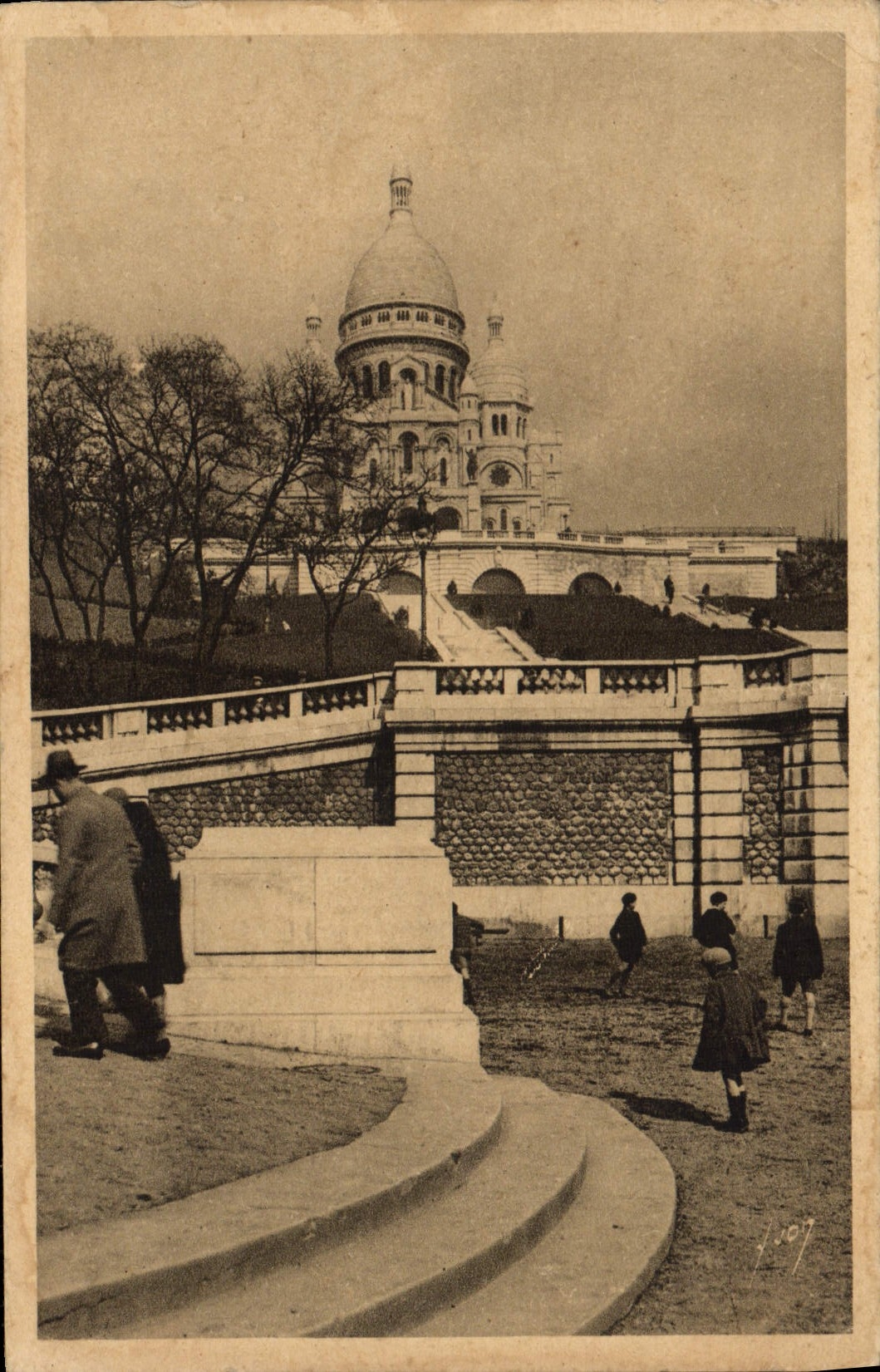 CPA Paris En Flanant La Basilique du Sacre Coeur et l'Escalier Monumental