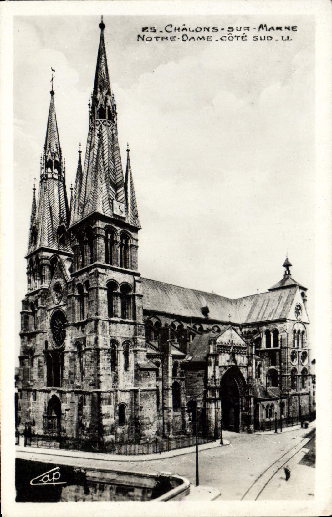 MODERN CARD Trawl-nets on the Marne Notre Dame Southern part