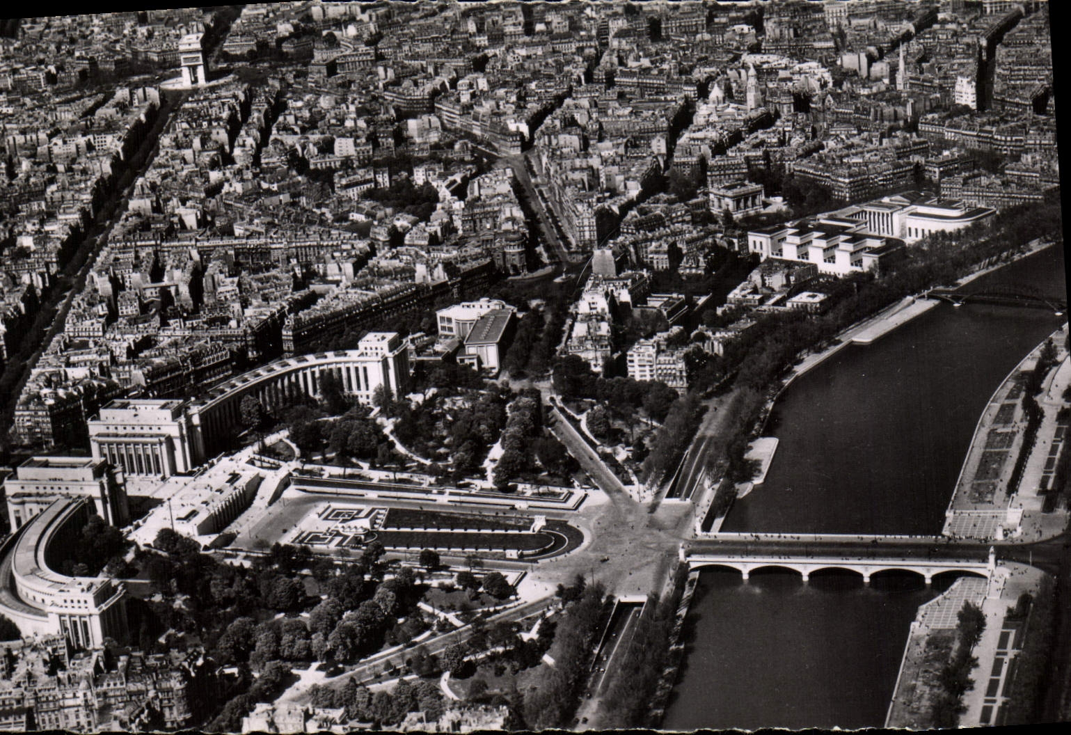 POSTAL MODERNA aire visto París el Seine el paladar de Chaillot y Arc de Triomphe