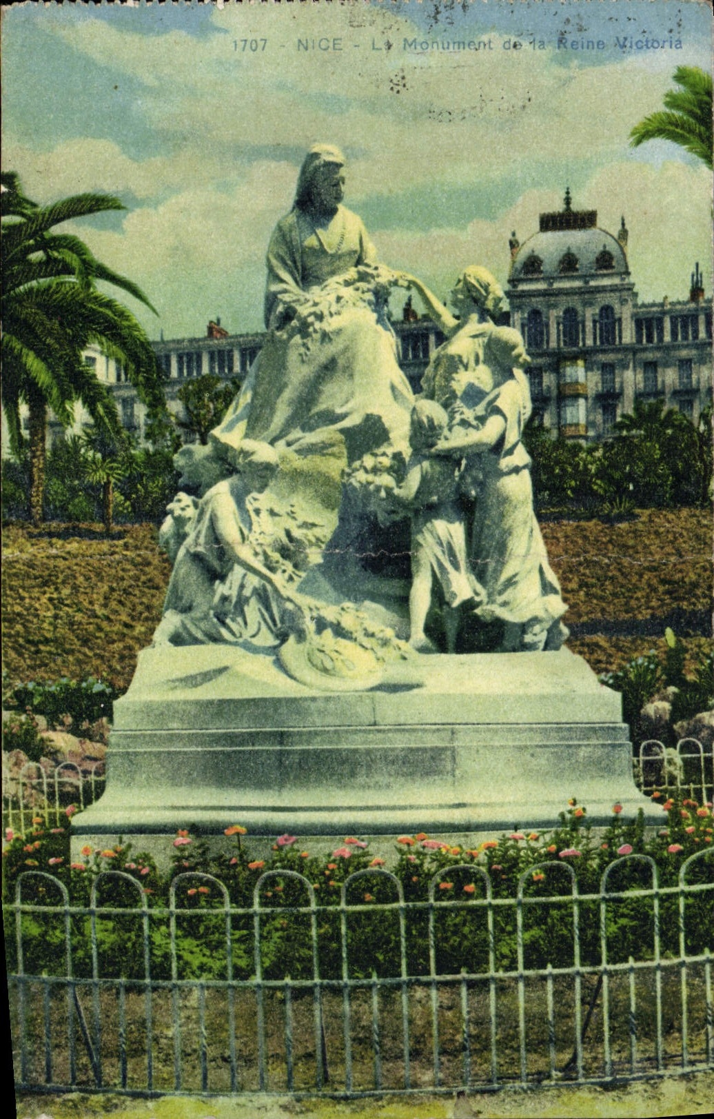 POSTAL de la VENDIMIA Niza el monumento de la reina de Victoria