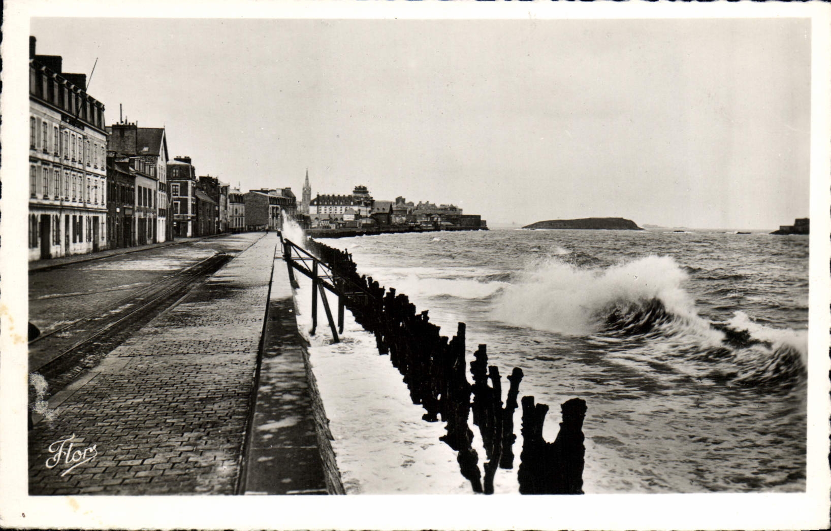 CPM Saint Malo Le Sillon et les brise lames 