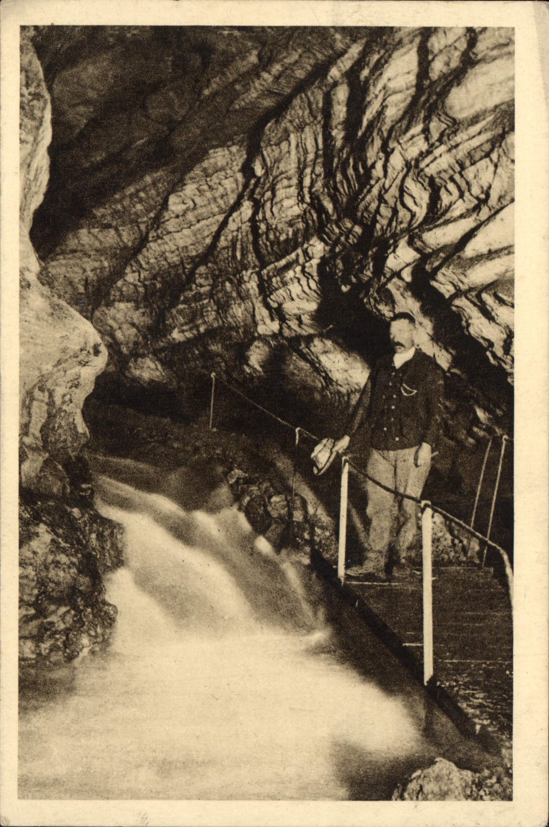 VINTAGE POSTCARD Padirac the Step of the Beautiful Mother