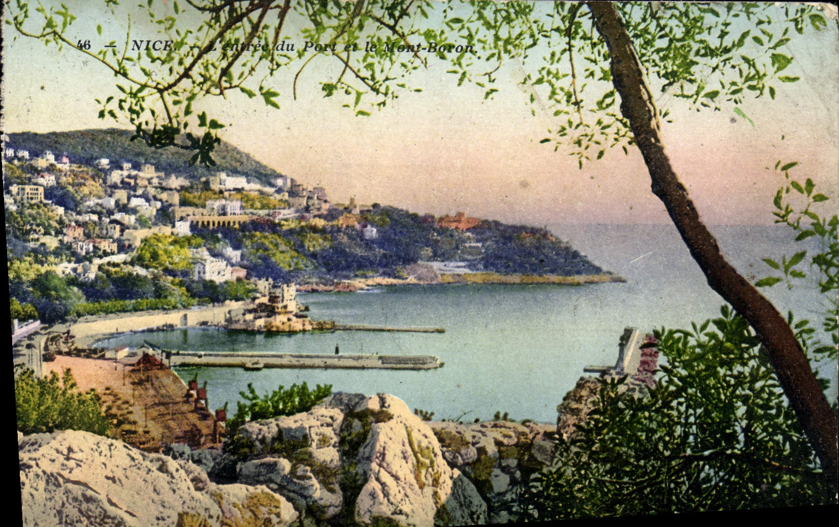 La POSTAL de la VENDIMIA Niza la entrada del puerto y el boro monta