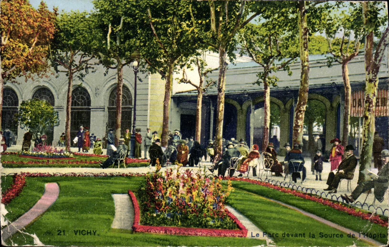 CPA Vichy Le Parc devant la Source de l'hopital