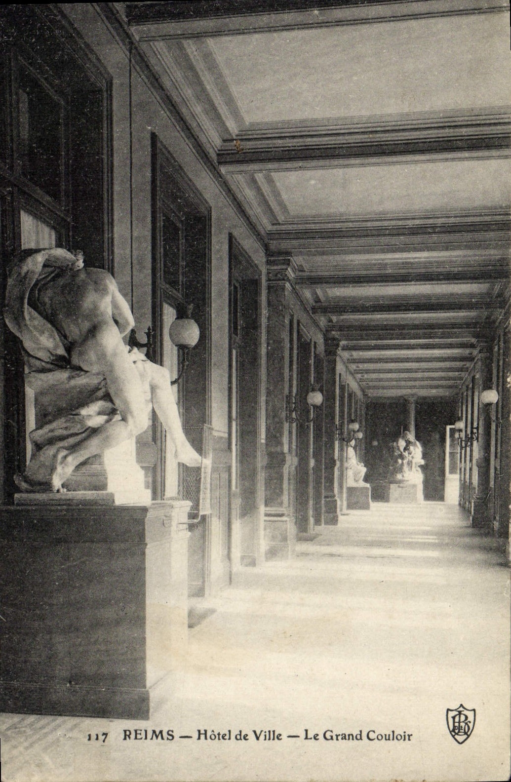CPA Reims Hotel de Ville Le Grande Couloir