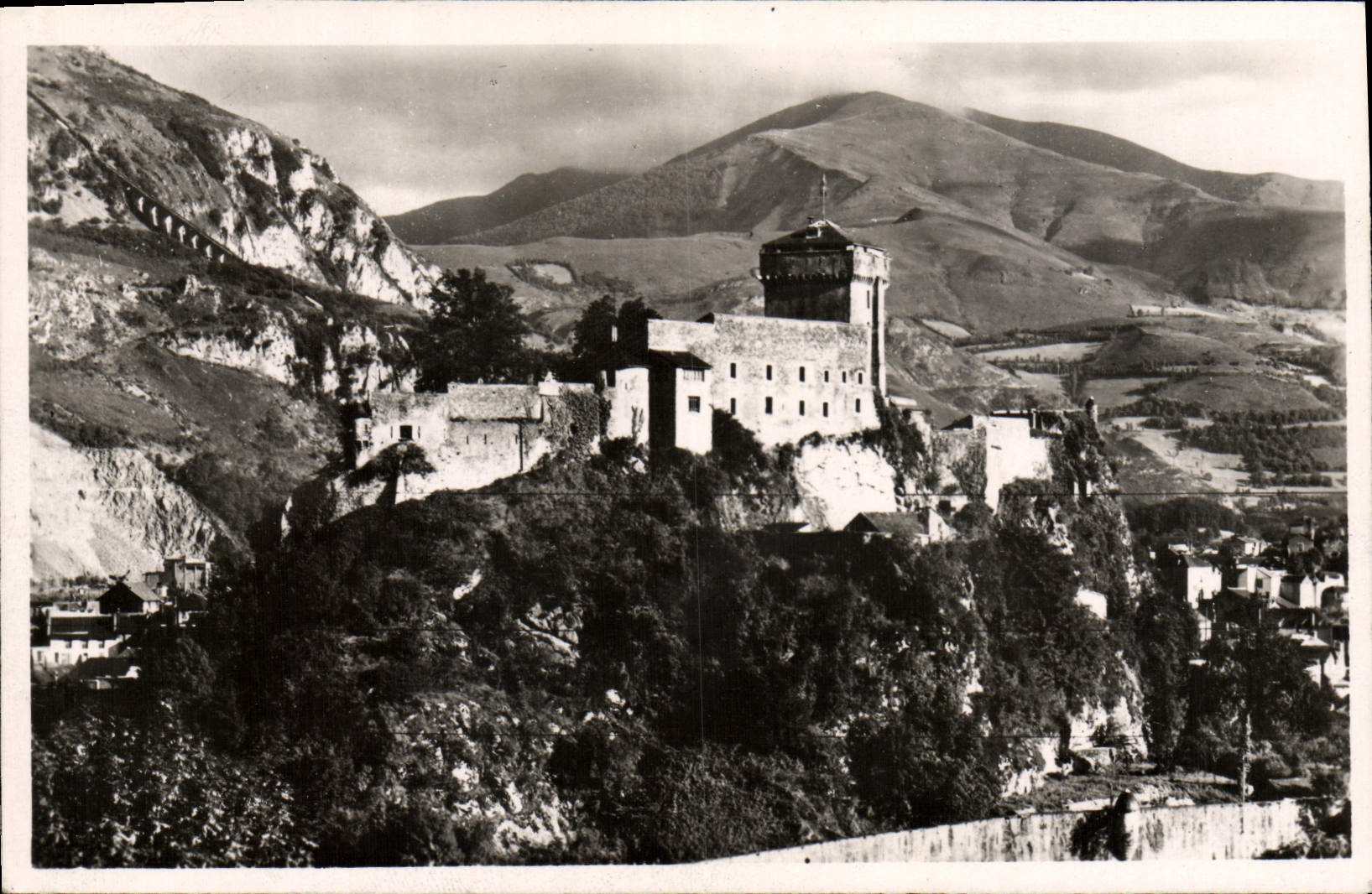 MODERN CARD Heavy the strong castle and Top of the Peak of Jer