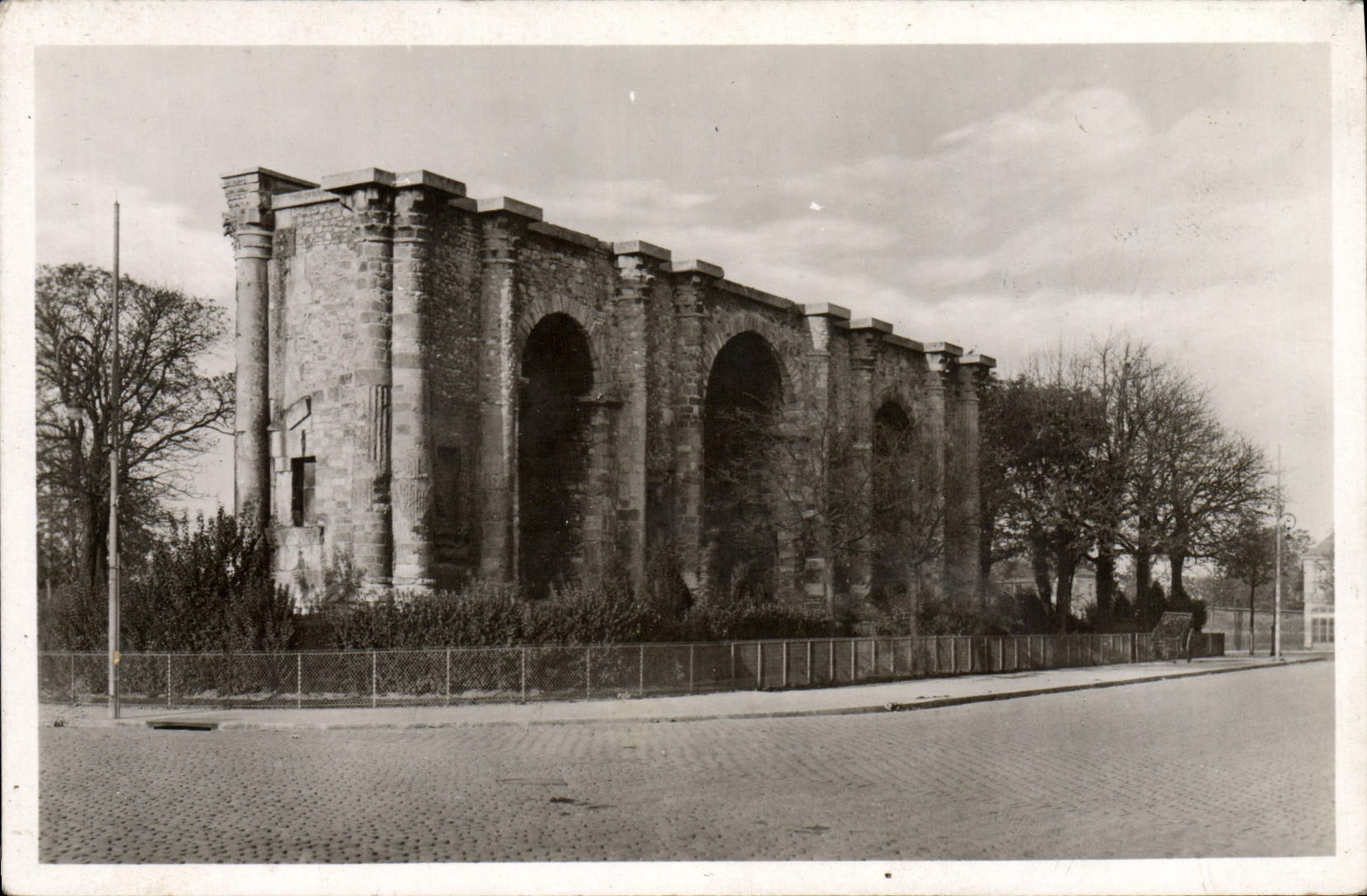 CPM Reims La Porte Mars Ancienne Porte Gallo Romaine