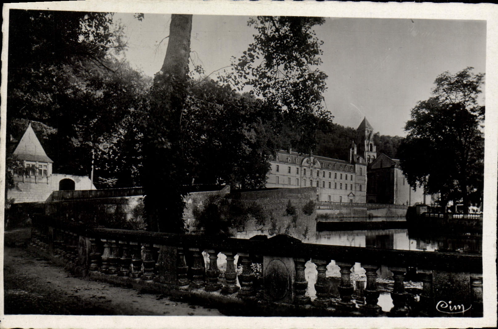CPM Brantome La Dronne Et I'Abbaye Vues Du Jardin Public