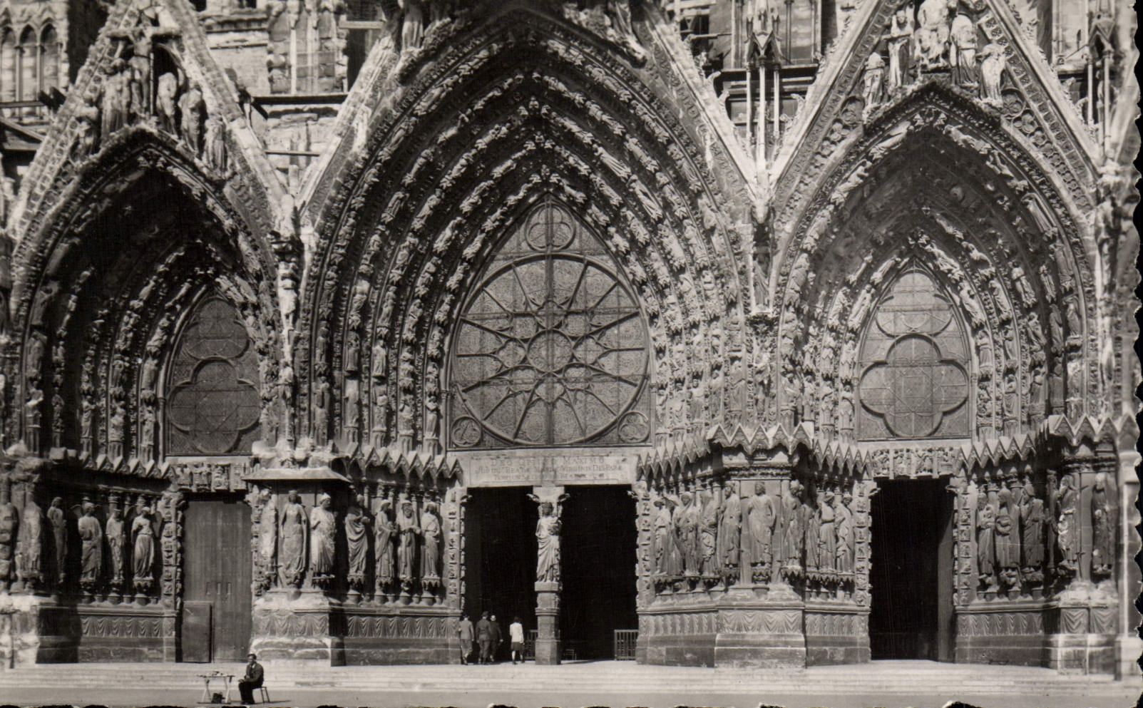 CPM Reims Cathedrale Les Trois Porches du grand portail