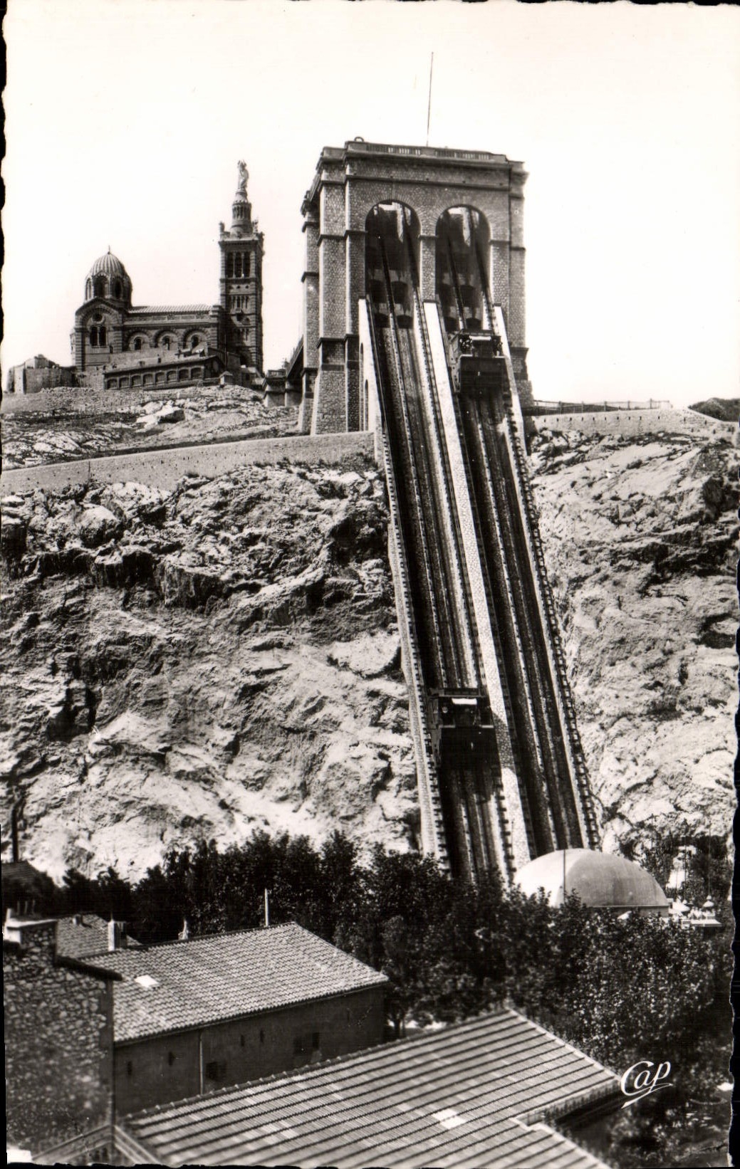 CPM Marseille L'ascenseur Et ND de la Garde