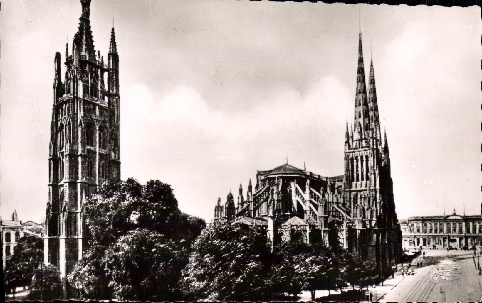 MODERN CARD Bordeaux the Cathedral And the Tower