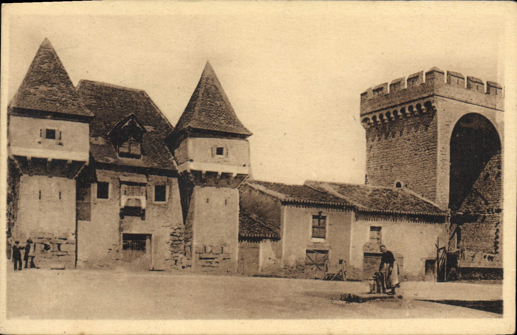 VINTAGE POSTCARD Cahors Weephole And Turn Of Hung