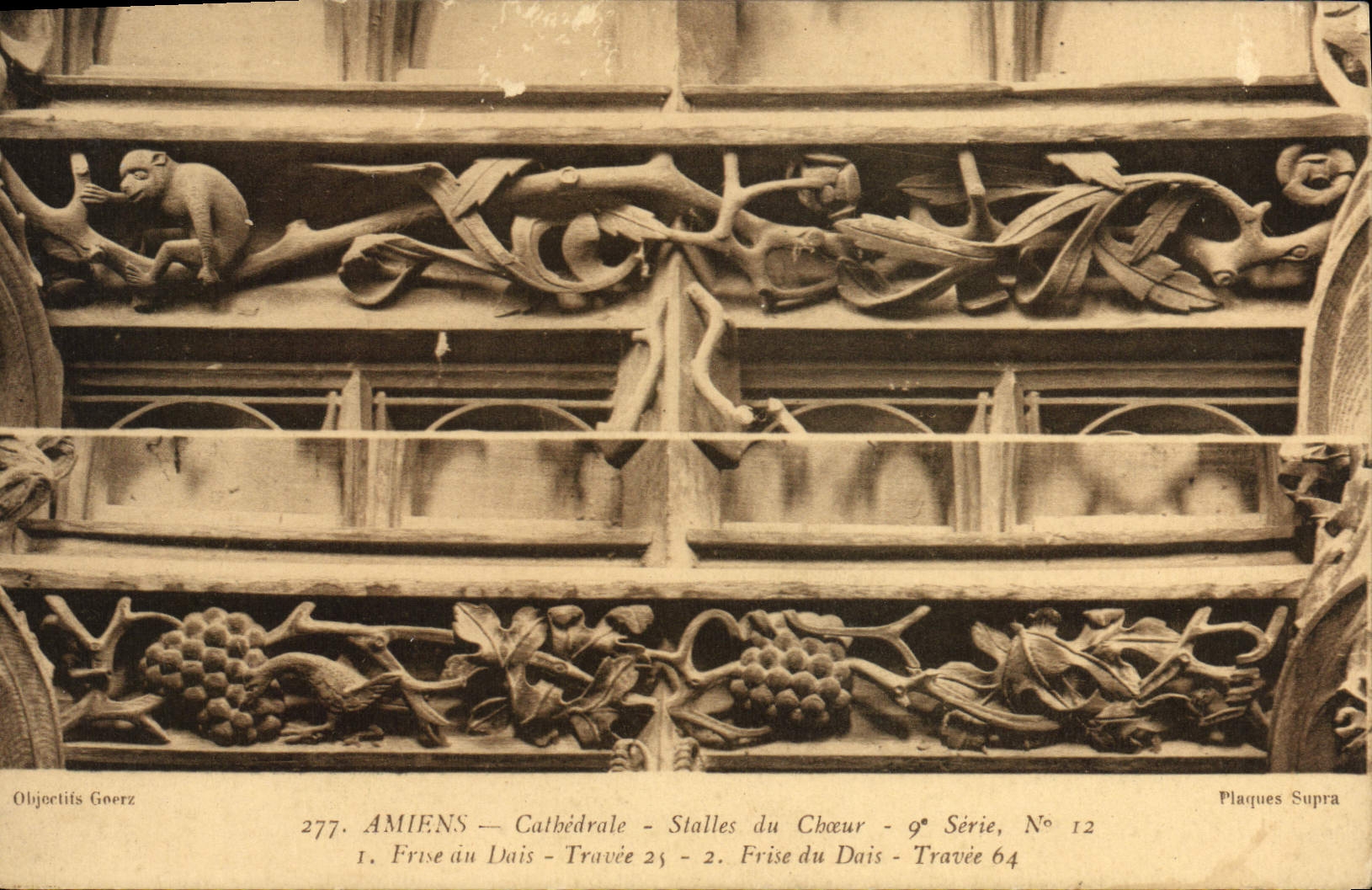 Paradas de la catedral de Amiens de la POSTAL de la VENDIMIA del tablón del estribillo a la plataforma