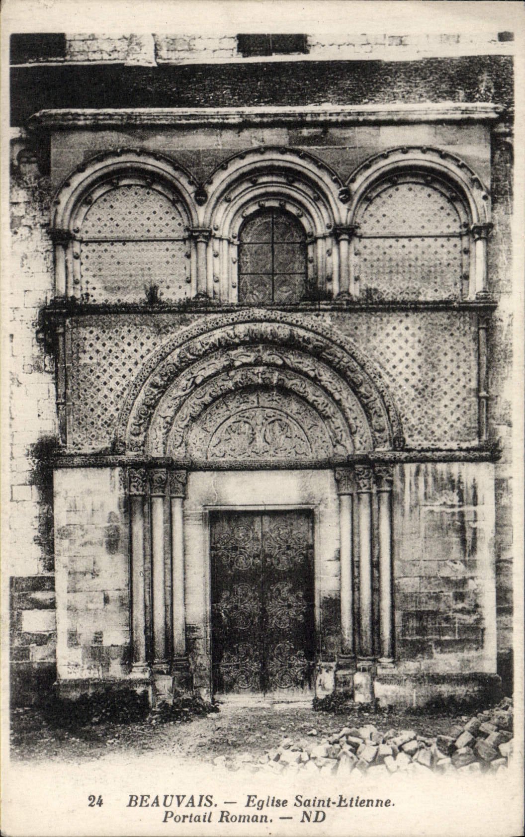 CPA Beauvais Eglise Saint Etienne Portail Roman