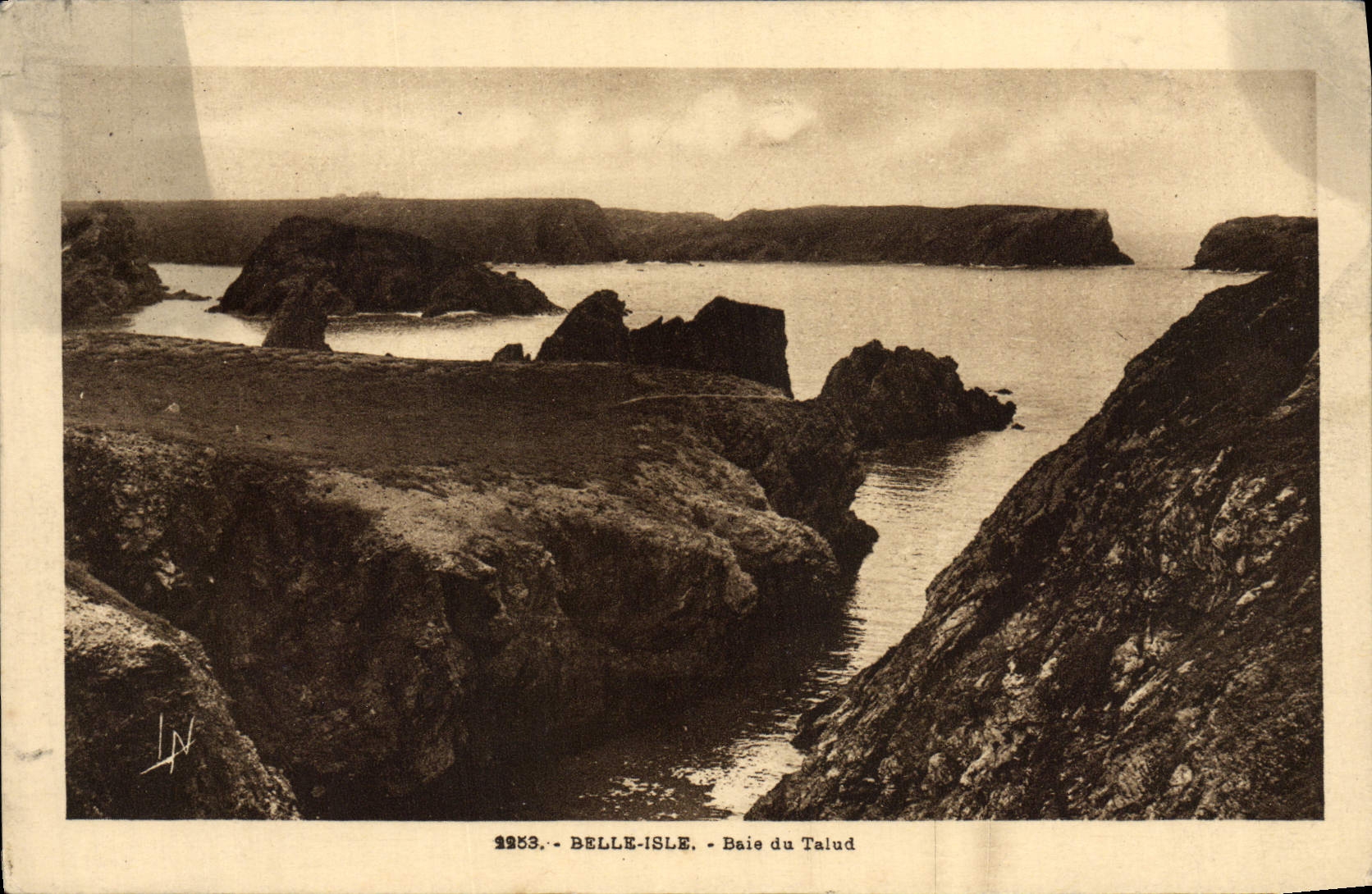 VINTAGE POSTCARD Beautiful Isle Bay Of Talud