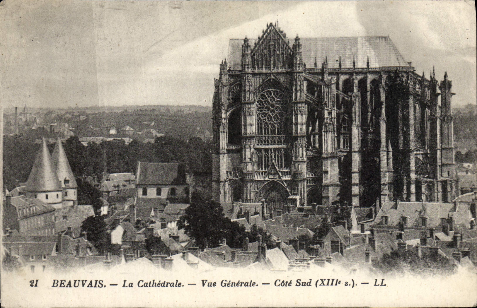 CPA Beauvais La Cathedrale Vue Generale