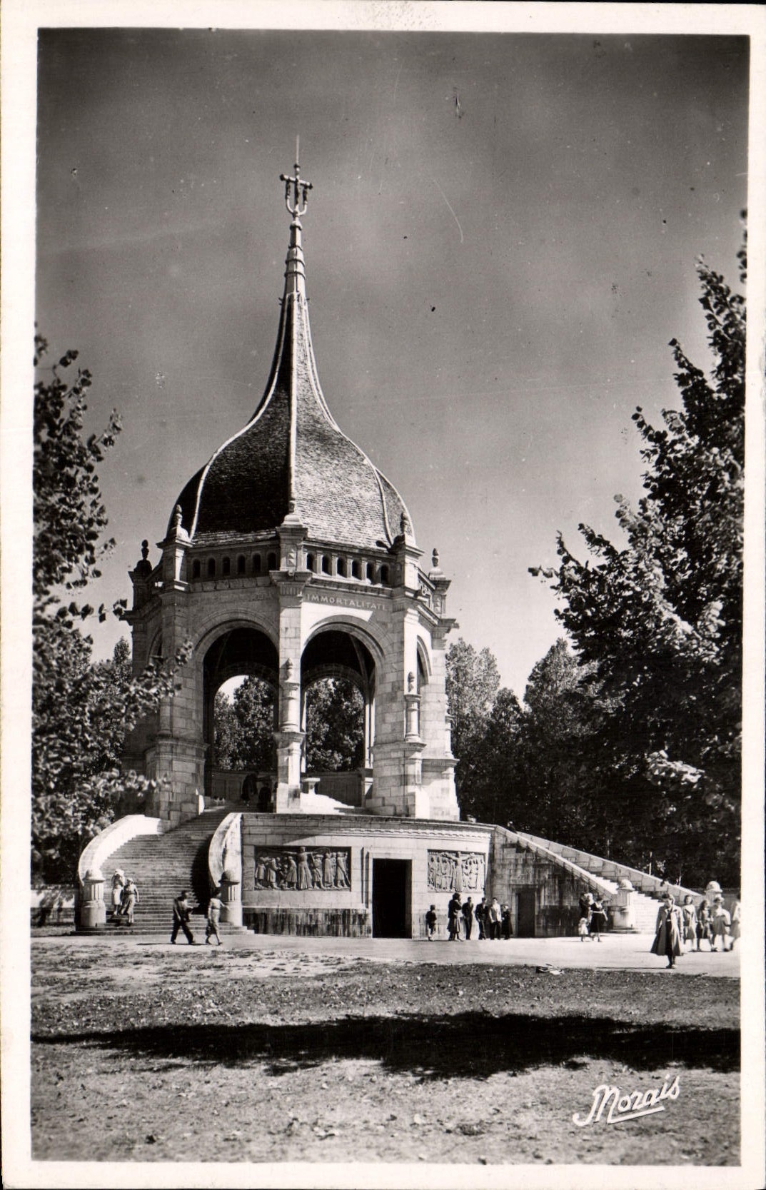 MODERN CARD co. Anne D' Auray the war memorial of Brittany