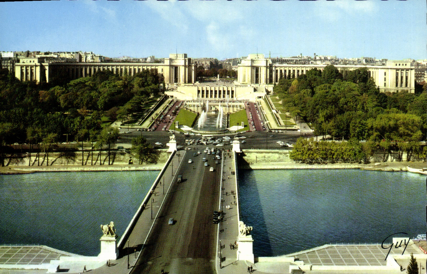 CPM Paris Le pont d'Iena La Seine et la palais de Chaillot