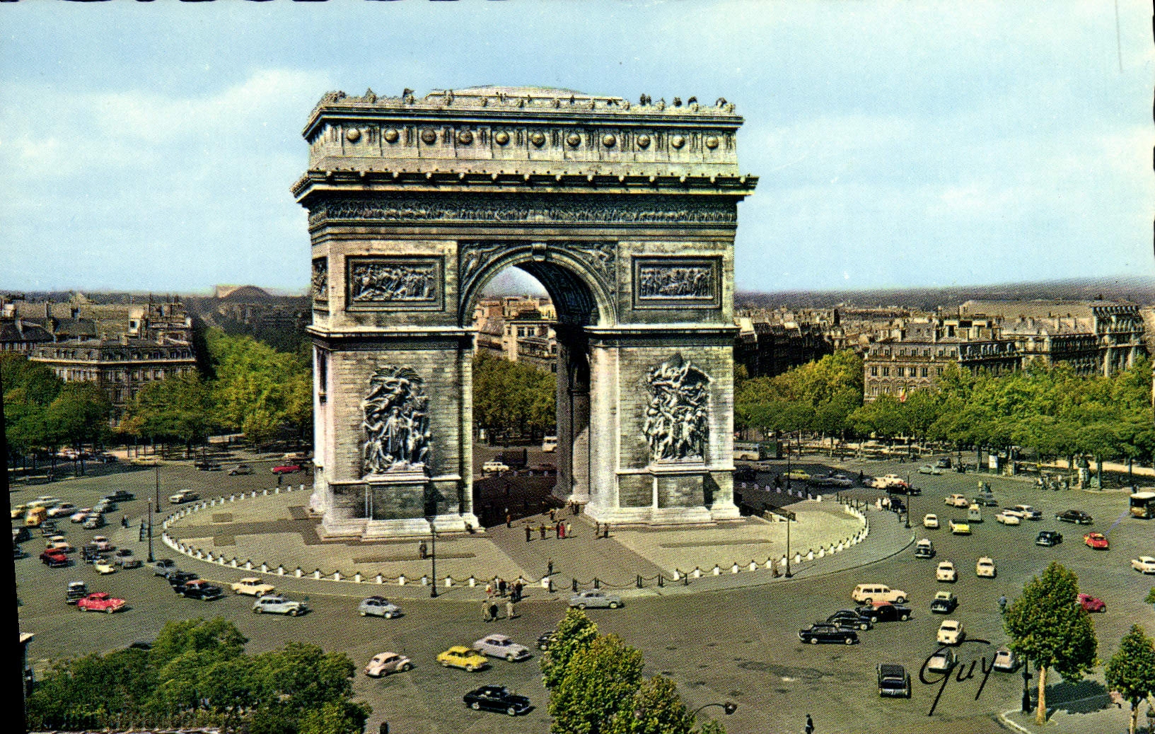 CPM Paris La place de l'Etoile et l'Arc de Triomphe