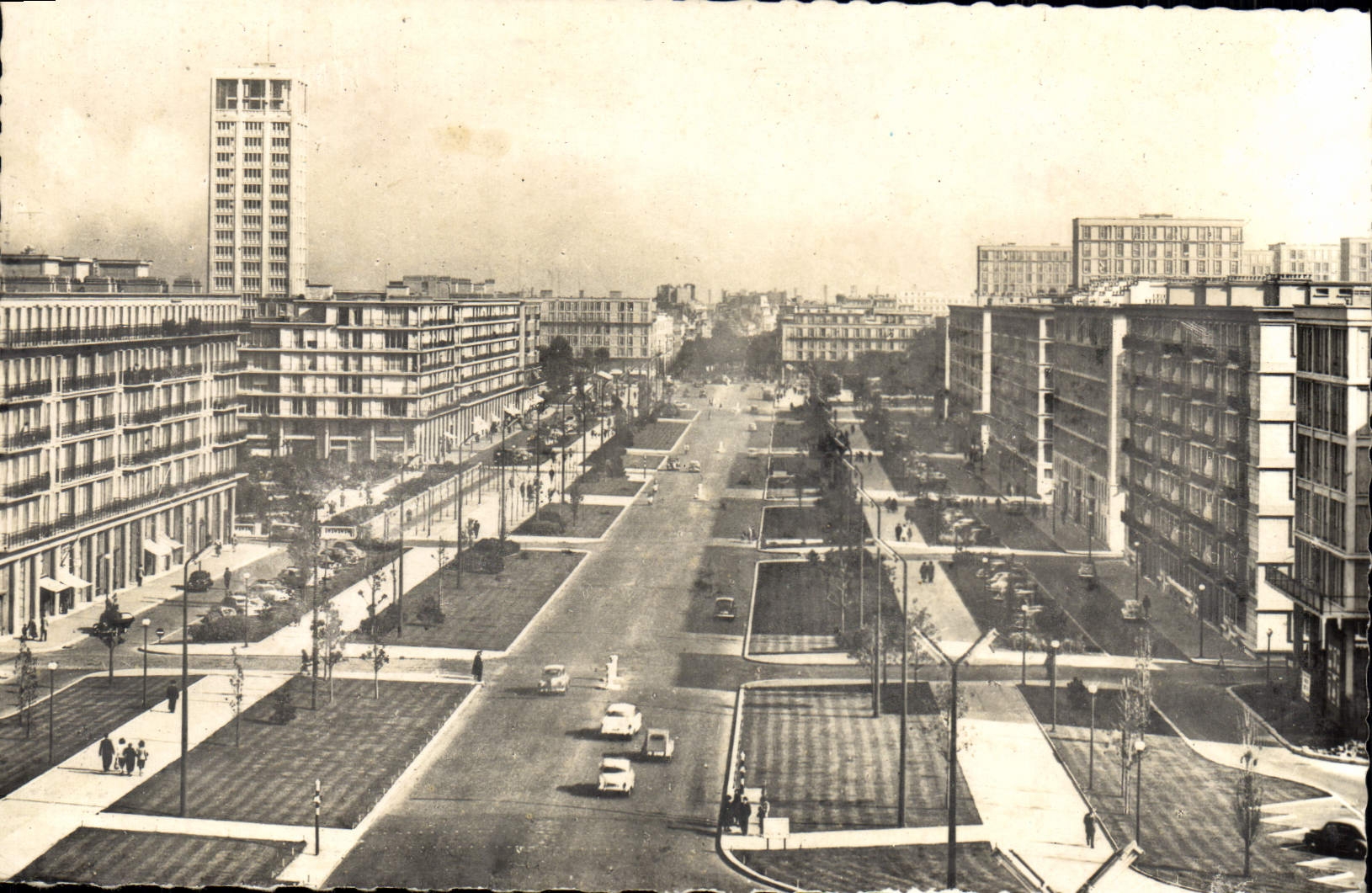 POSTAL MODERNA Le Havre el bulevar de Foch