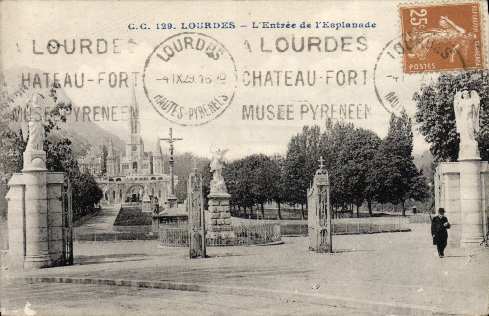 VINTAGE POSTCARD Heavy the entry of the esplanade
