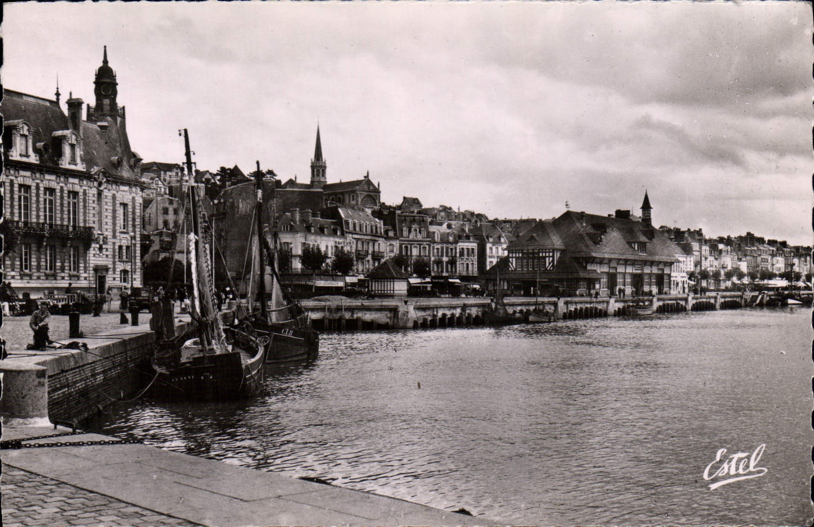 POSTAL MODERNA Trouville visto en los barcos portuarios