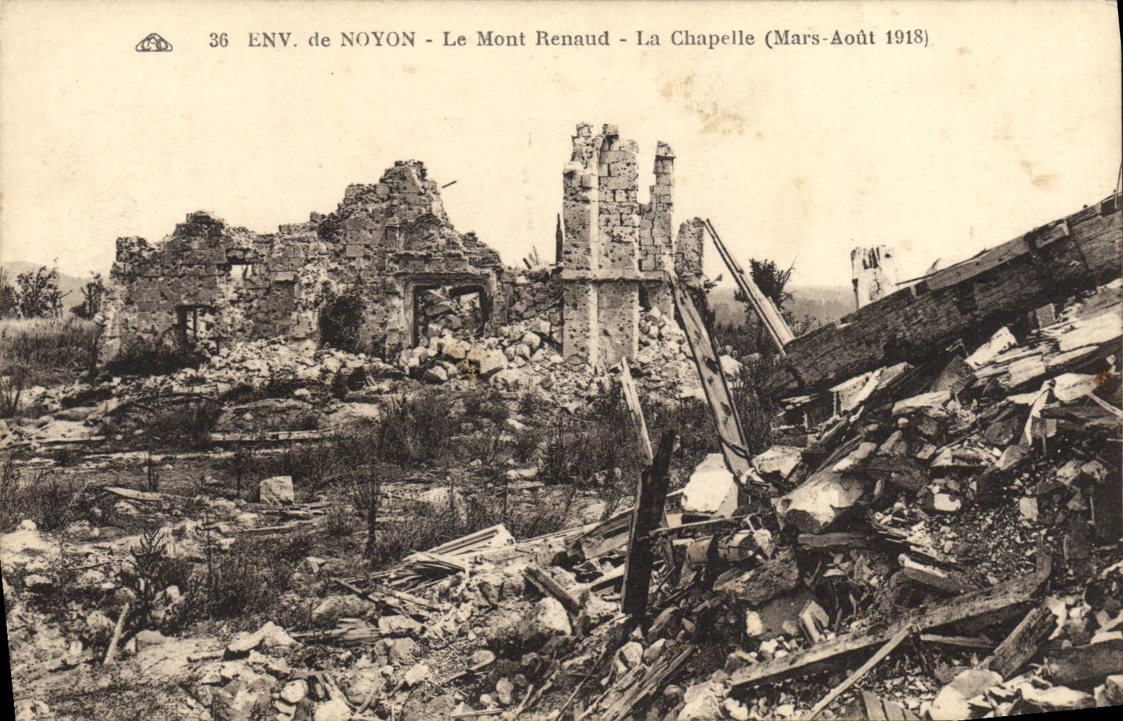 CPA Env de Noyon Le Mont Renaud La chapelle Militaria