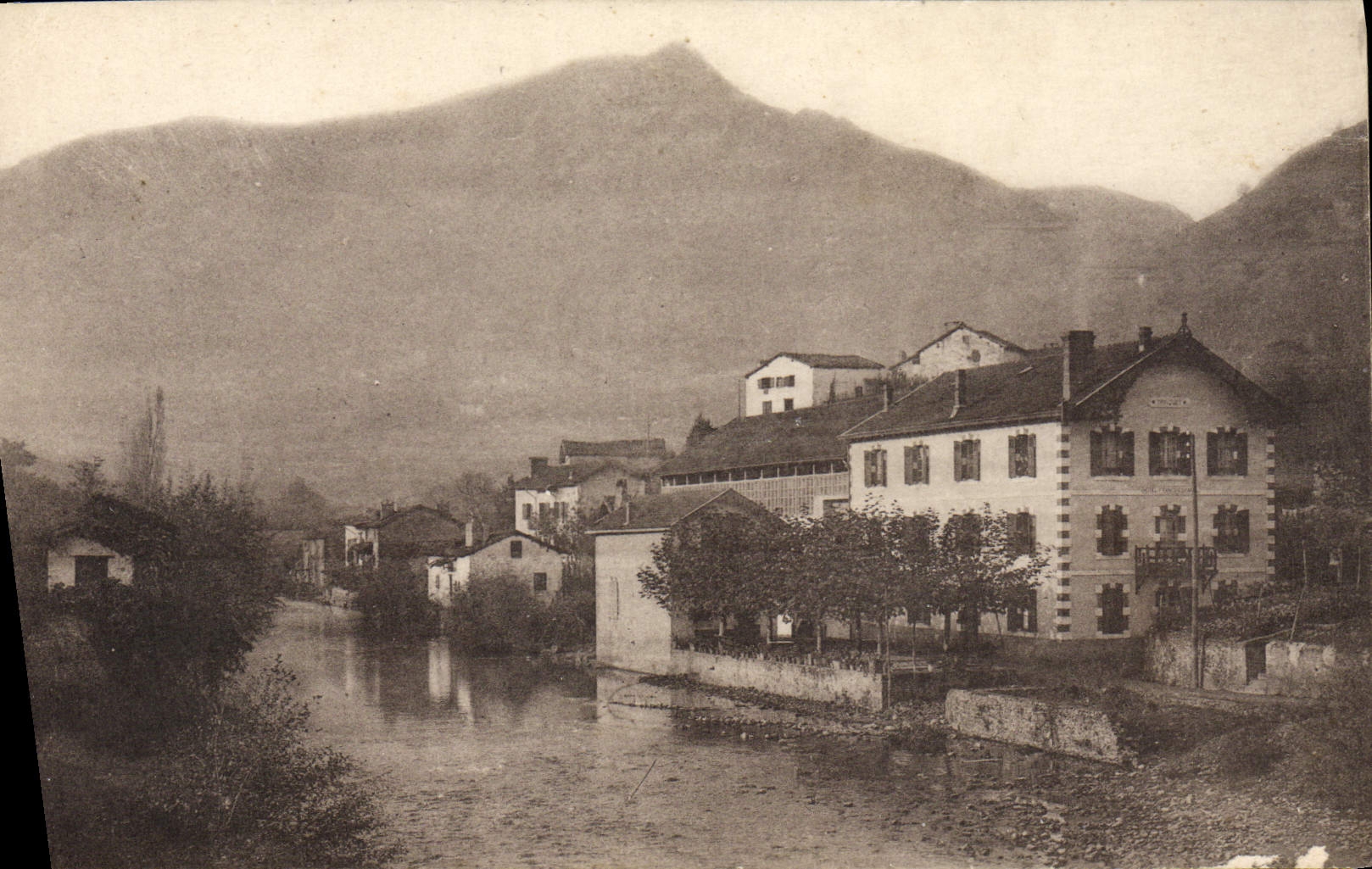 Restauración Holy Etienne De Baigorry Hotel de la POSTAL de la VENDIMIA de Trinquet