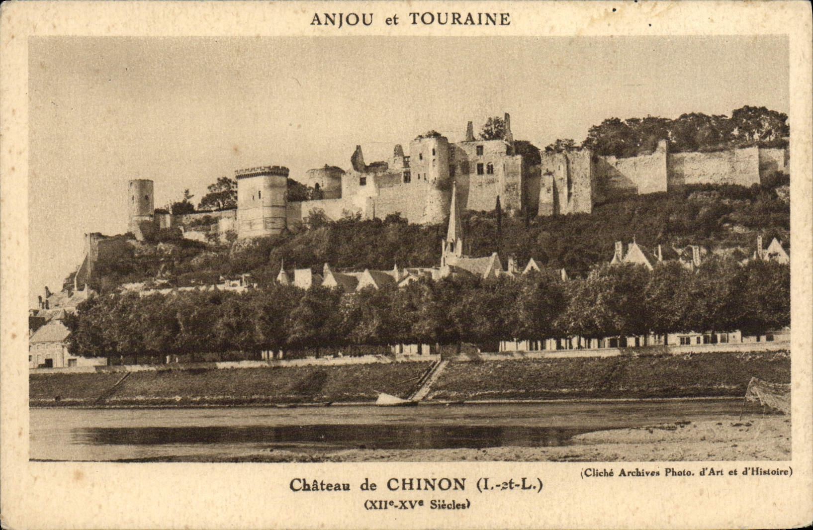 VINTAGE POSTCARD Castle De Chinon