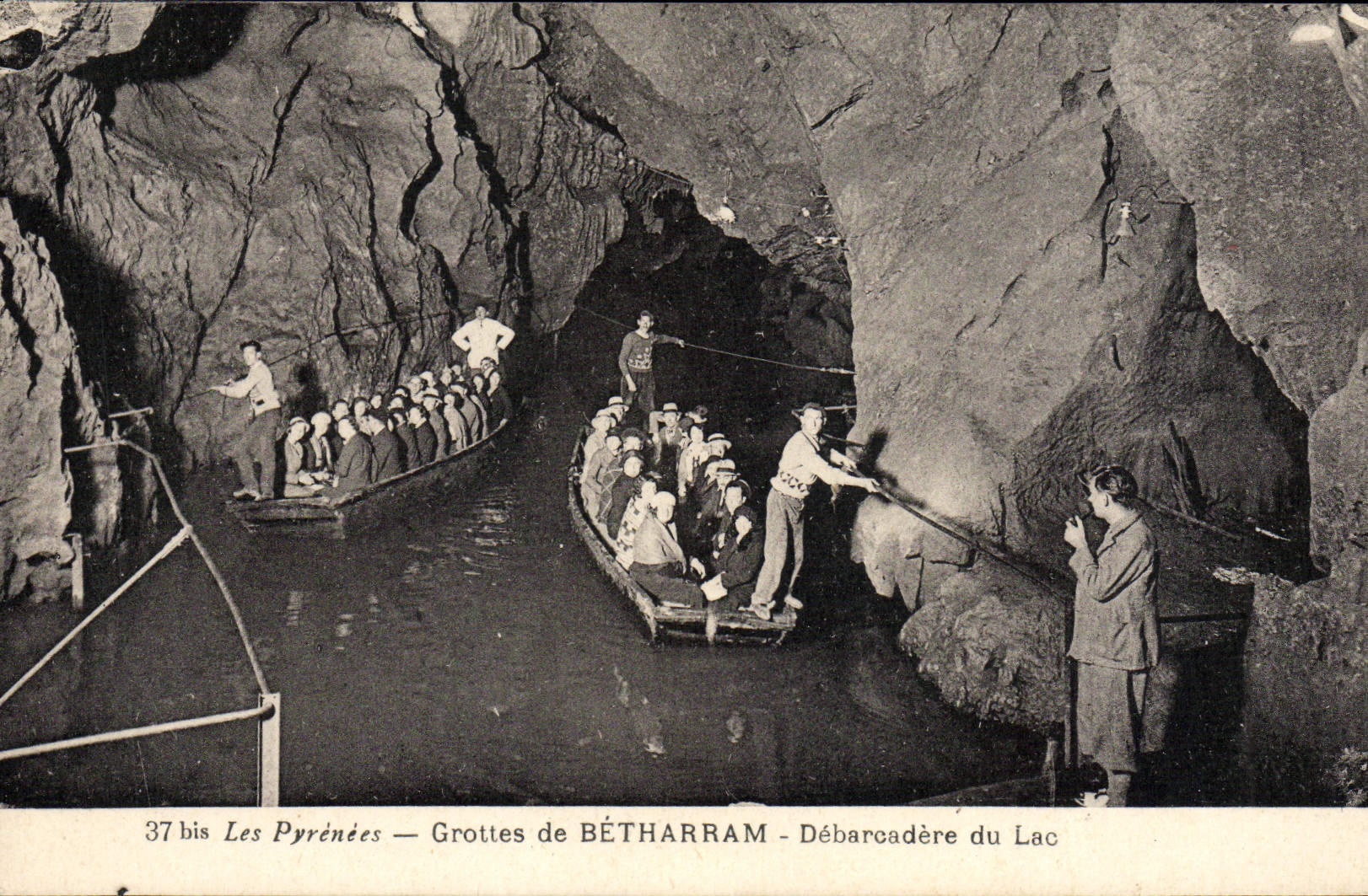VINTAGE POSTCARD Caves De Betharram Unloading dock Of the Lake