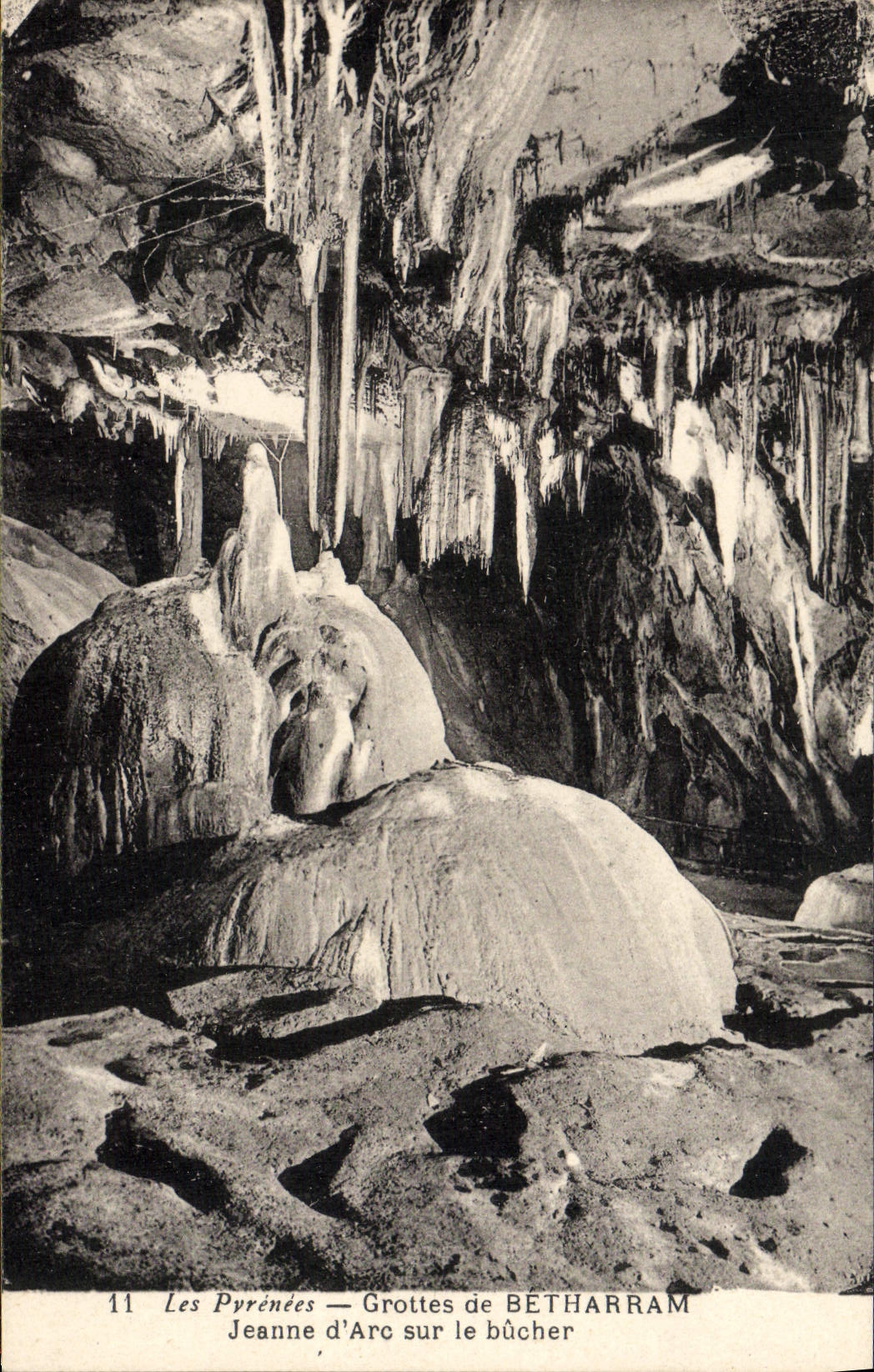 VINTAGE POSTCARD Betharram Jeanne D' Arc On Roughing-hew It