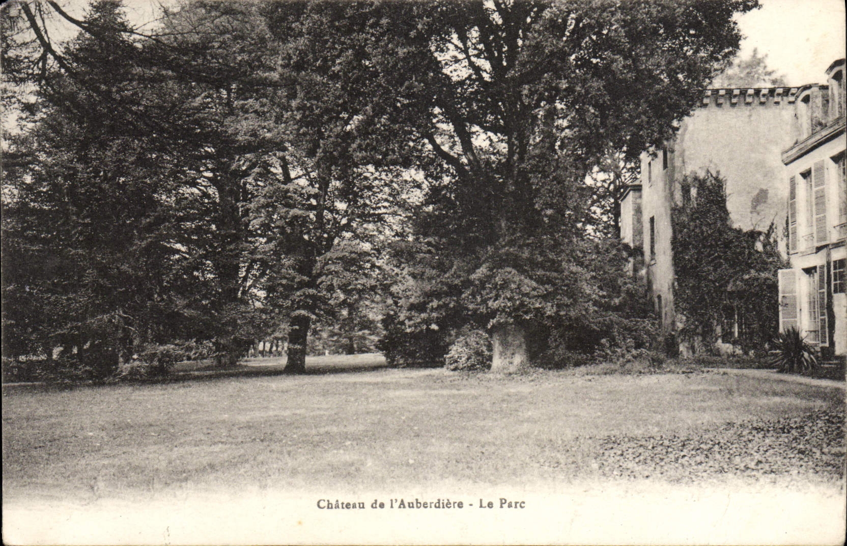 VINTAGE POSTCARD Castle of Auberdiere the park