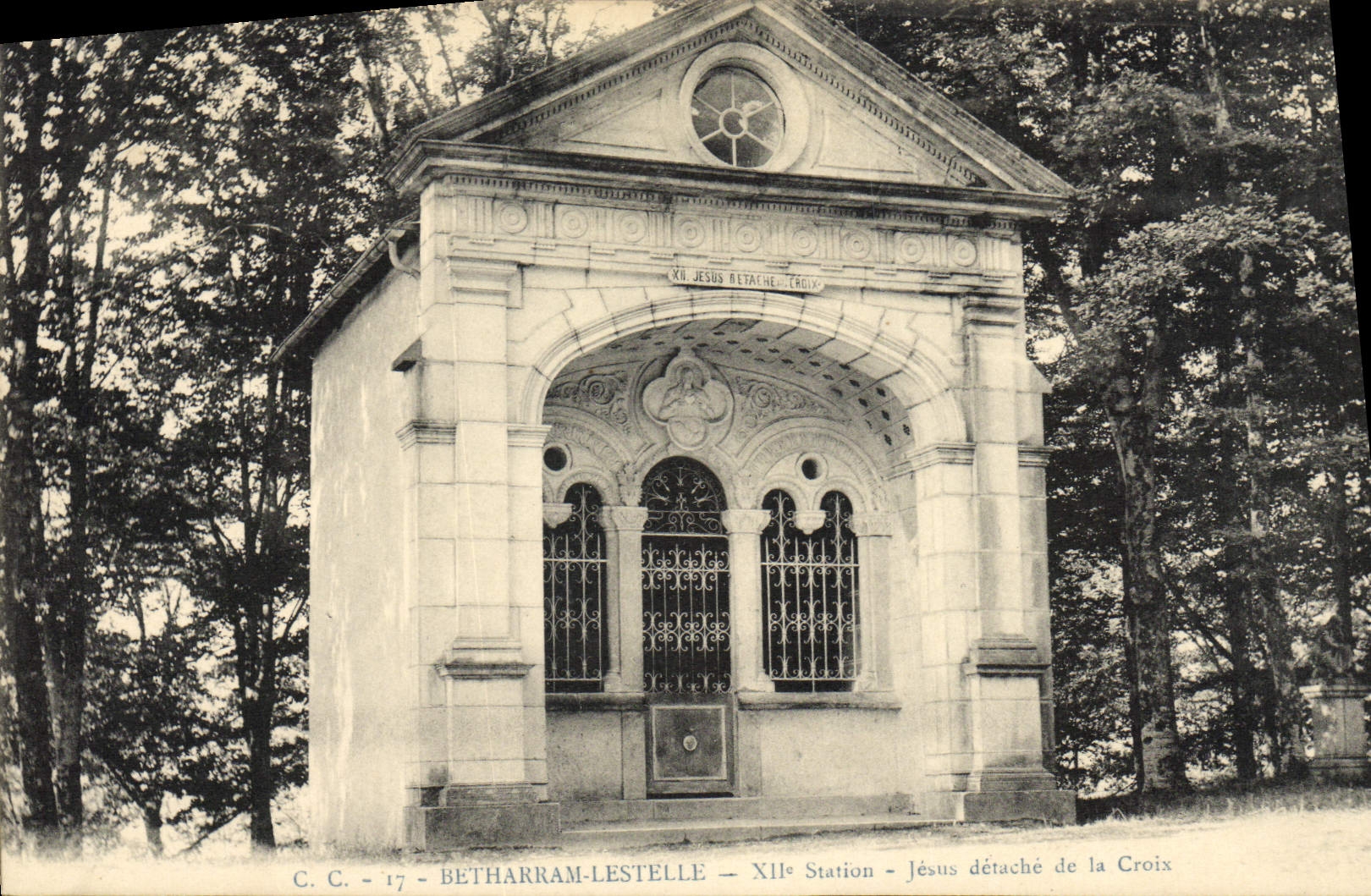 VINTAGE POSTCARD Betharram Lestelle Jesus detaches from the cross