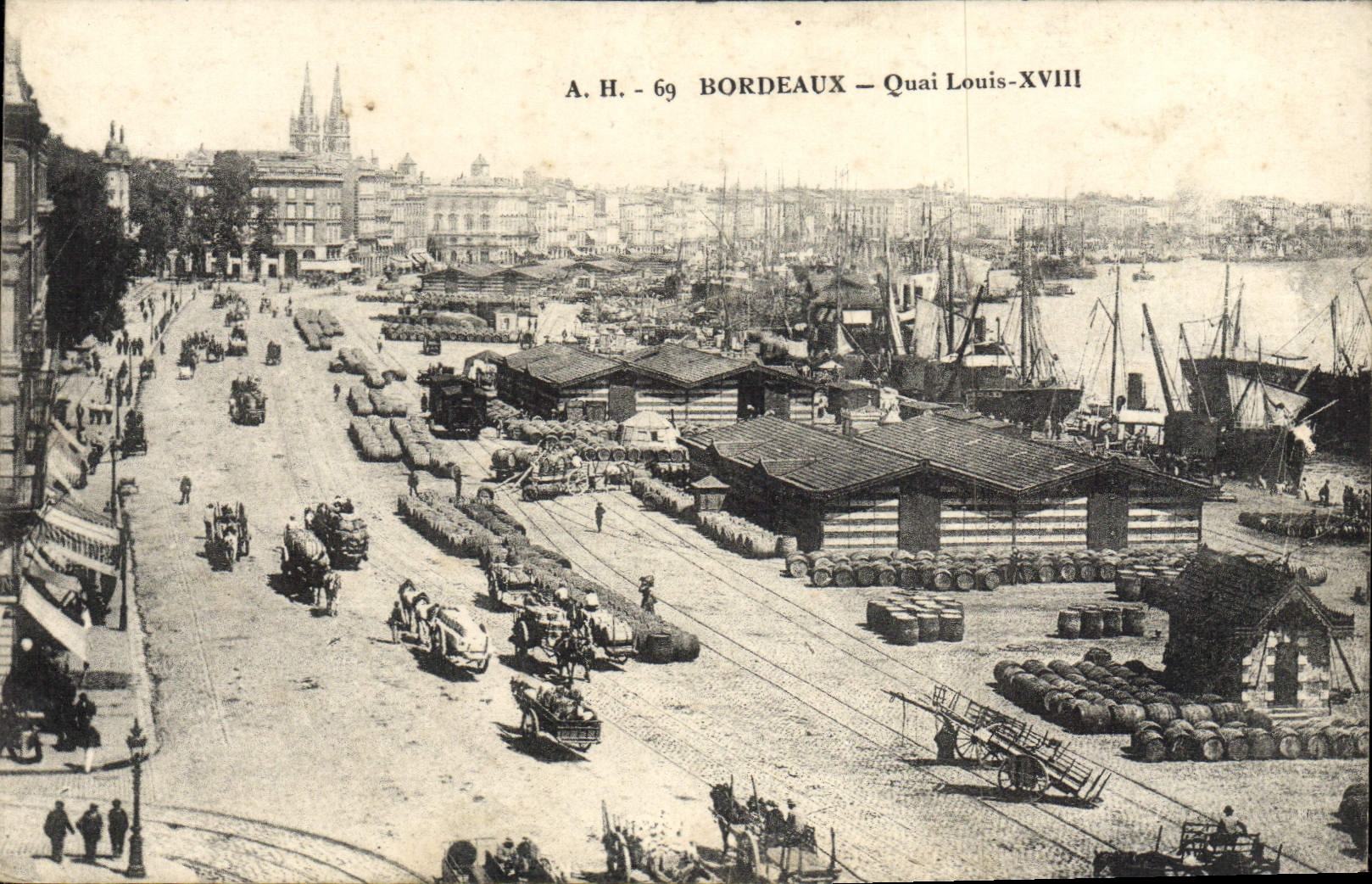 VINTAGE POSTCARD Bordeaux Quays Louis XVIII Boats