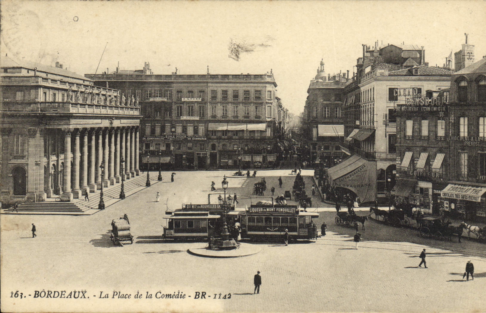 CPA Bordeaux La Place de la Comedie Tramway