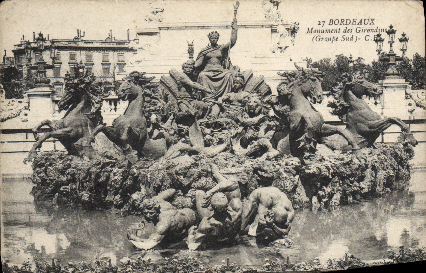 VINTAGE POSTCARD Bordeaux Monument of the Gurnards Groups southern