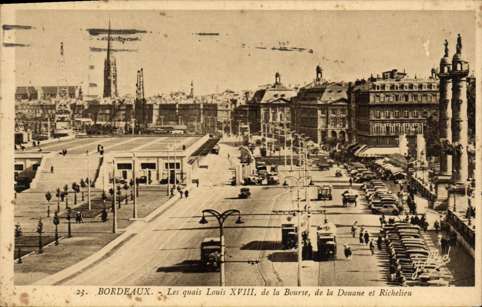 CPA Bordeaux Les Quais Louis XVIII de la Bourse de la Douane et Richelieu