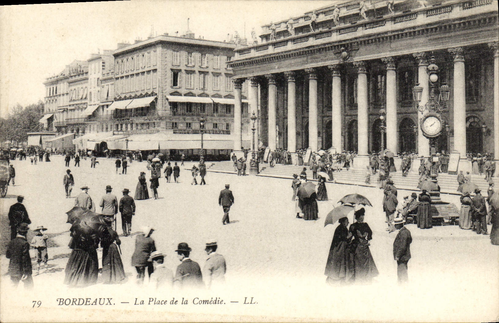 CPA Bordeaux La Place de la Comedie