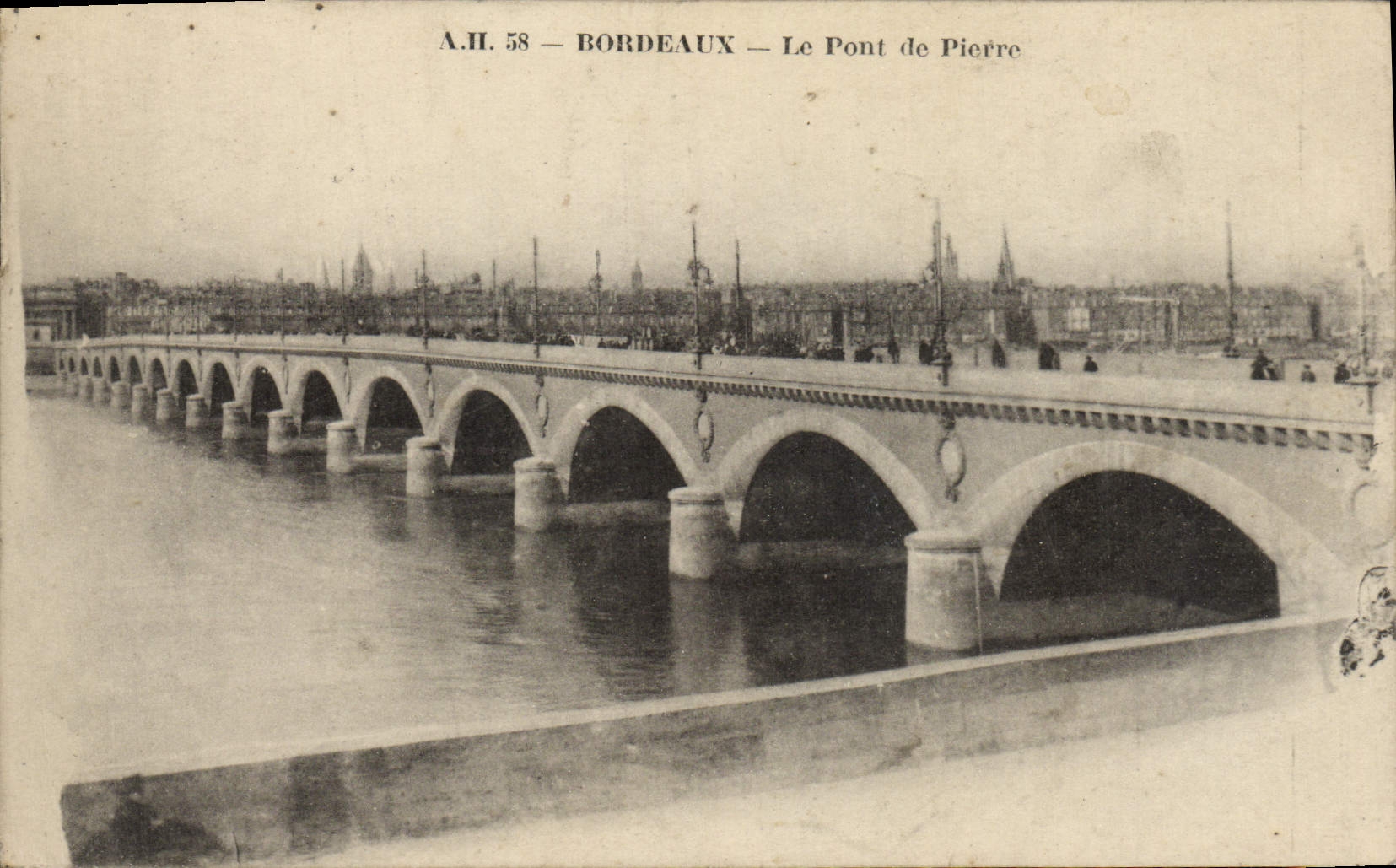 CPA Bordeaux Le Pont de Pierre