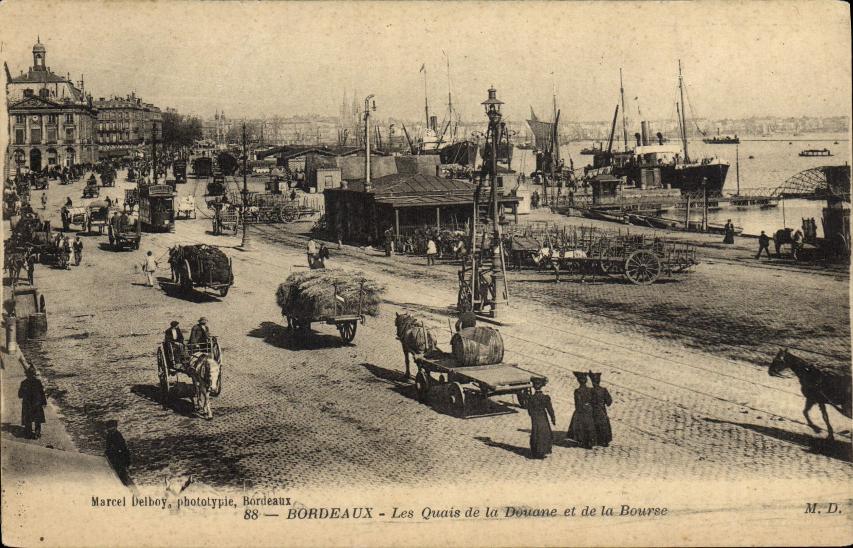 VINTAGE POSTCARD Bordeaux Quays of the Customs and the Stock Exchange