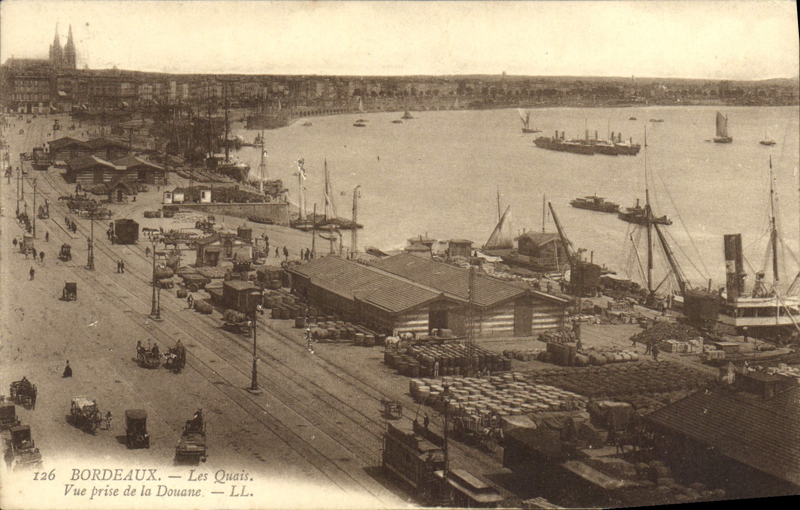 CPA Bordeaux Les Quais Vue Prise de la Douane