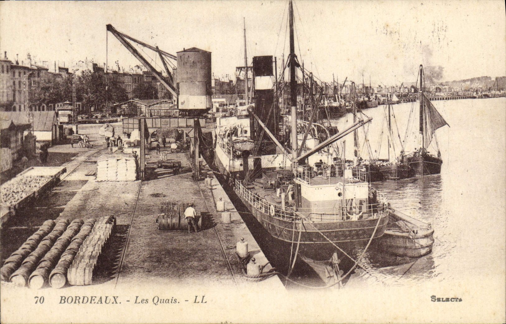 VINTAGE POSTCARD Bordeaux the Quays Boat