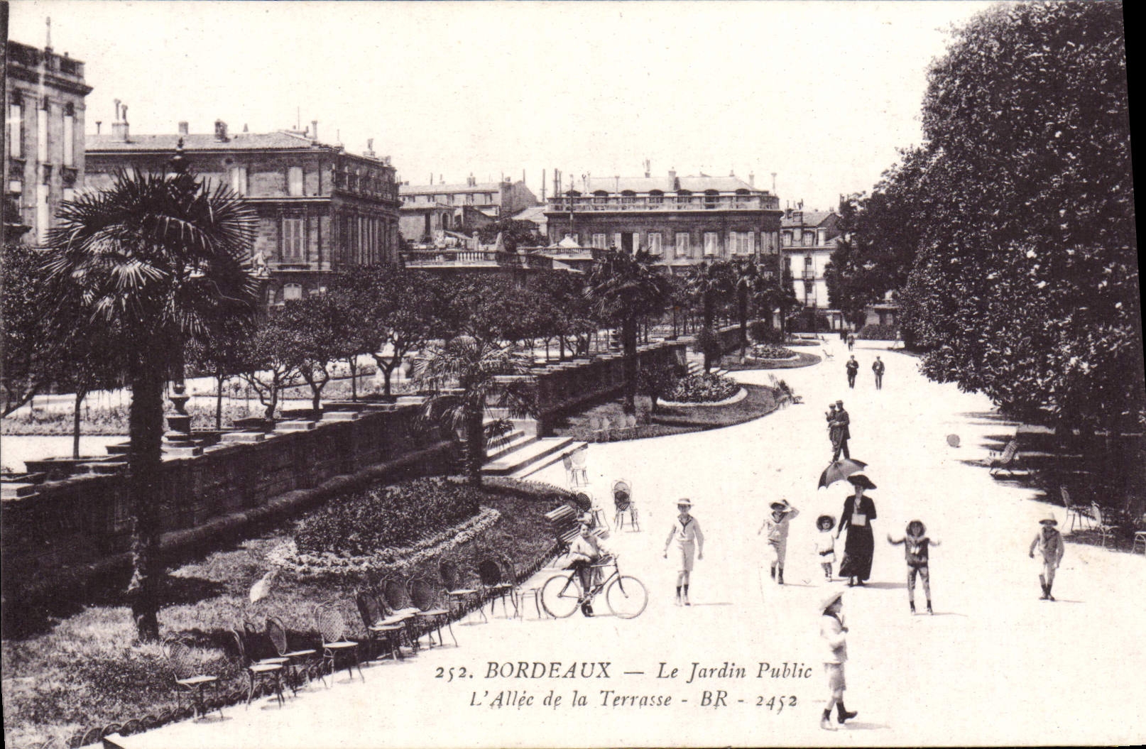 VINTAGE POSTCARD Bordeaux the Public garden the alley of the terrace