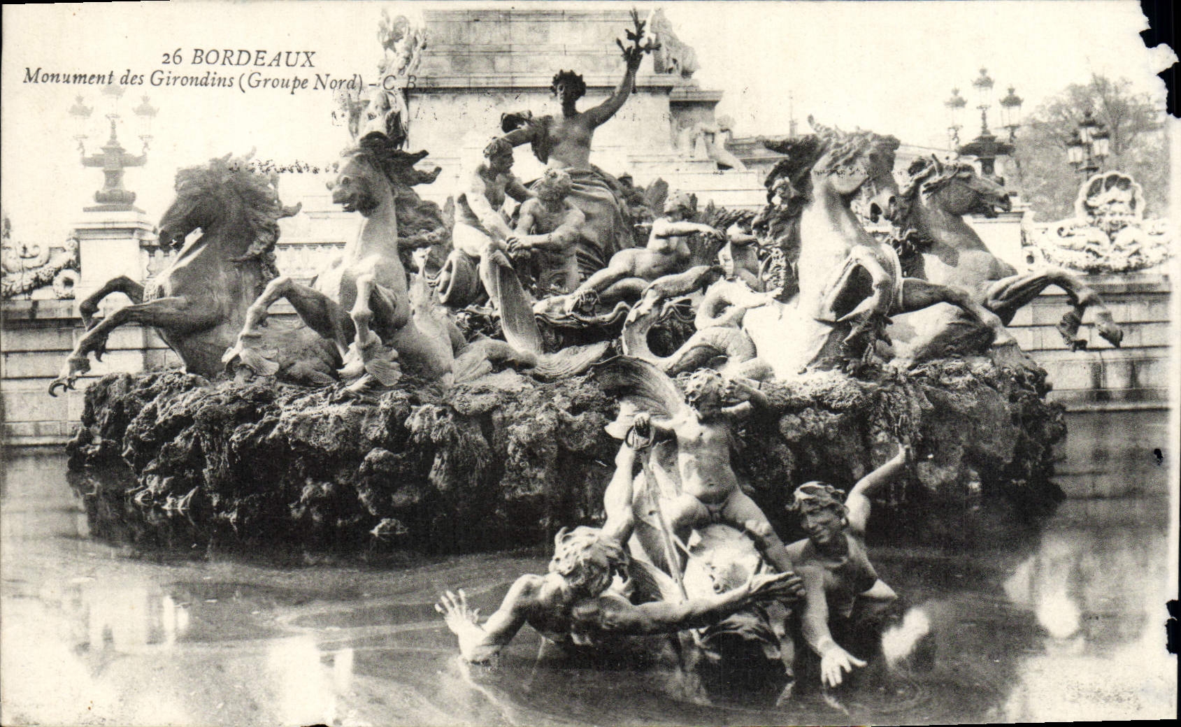 CPA Bordeaux Monument des Girondins Groupe Nord