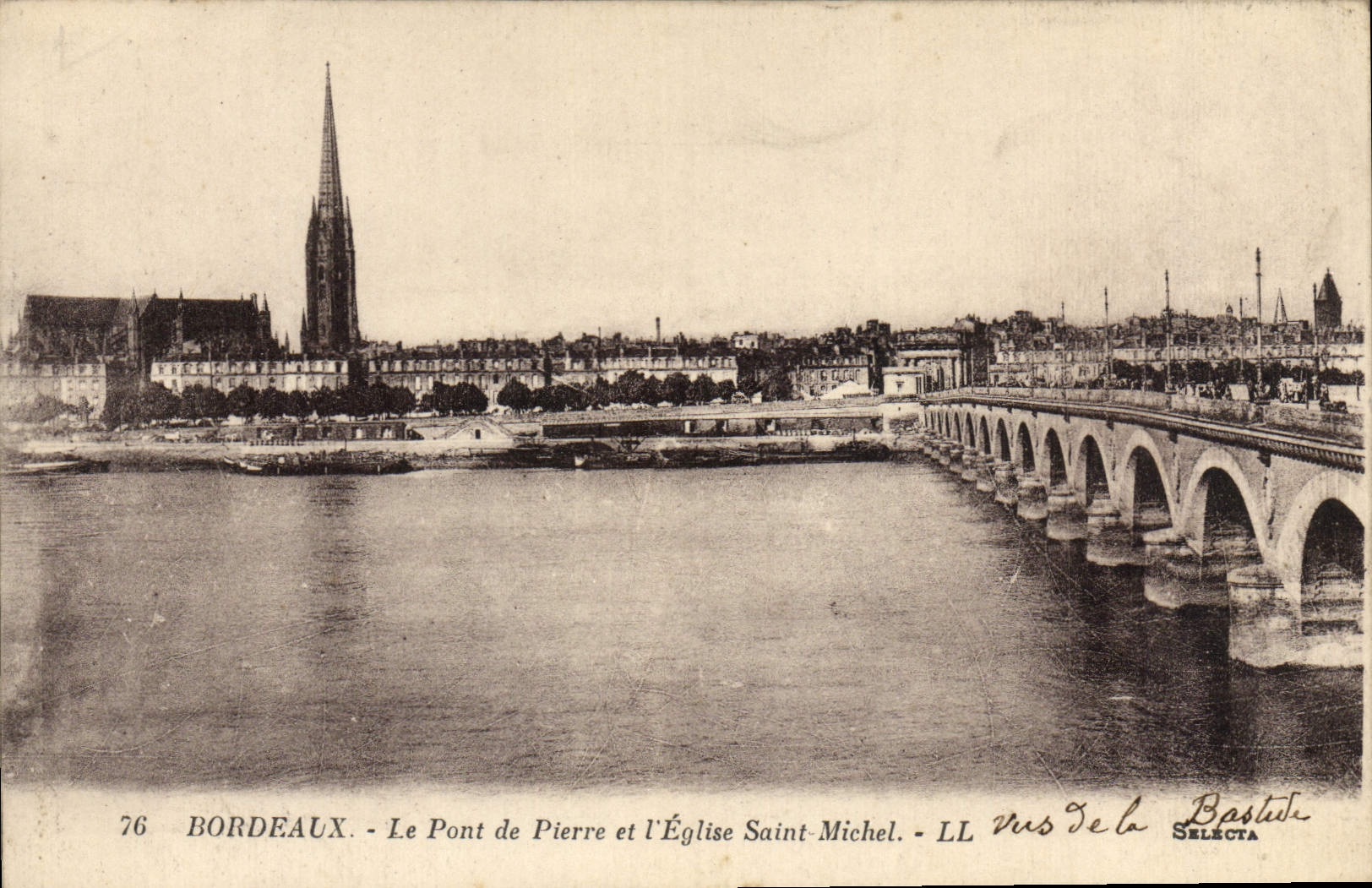 CPA Bordeaux Le Pont de Pierre et L'Eglise Saint Michel