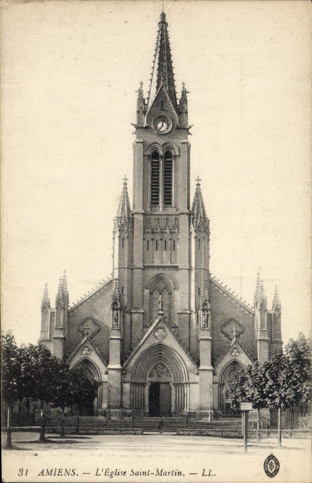 VINTAGE POSTCARD Amiens the Church Holy Martin