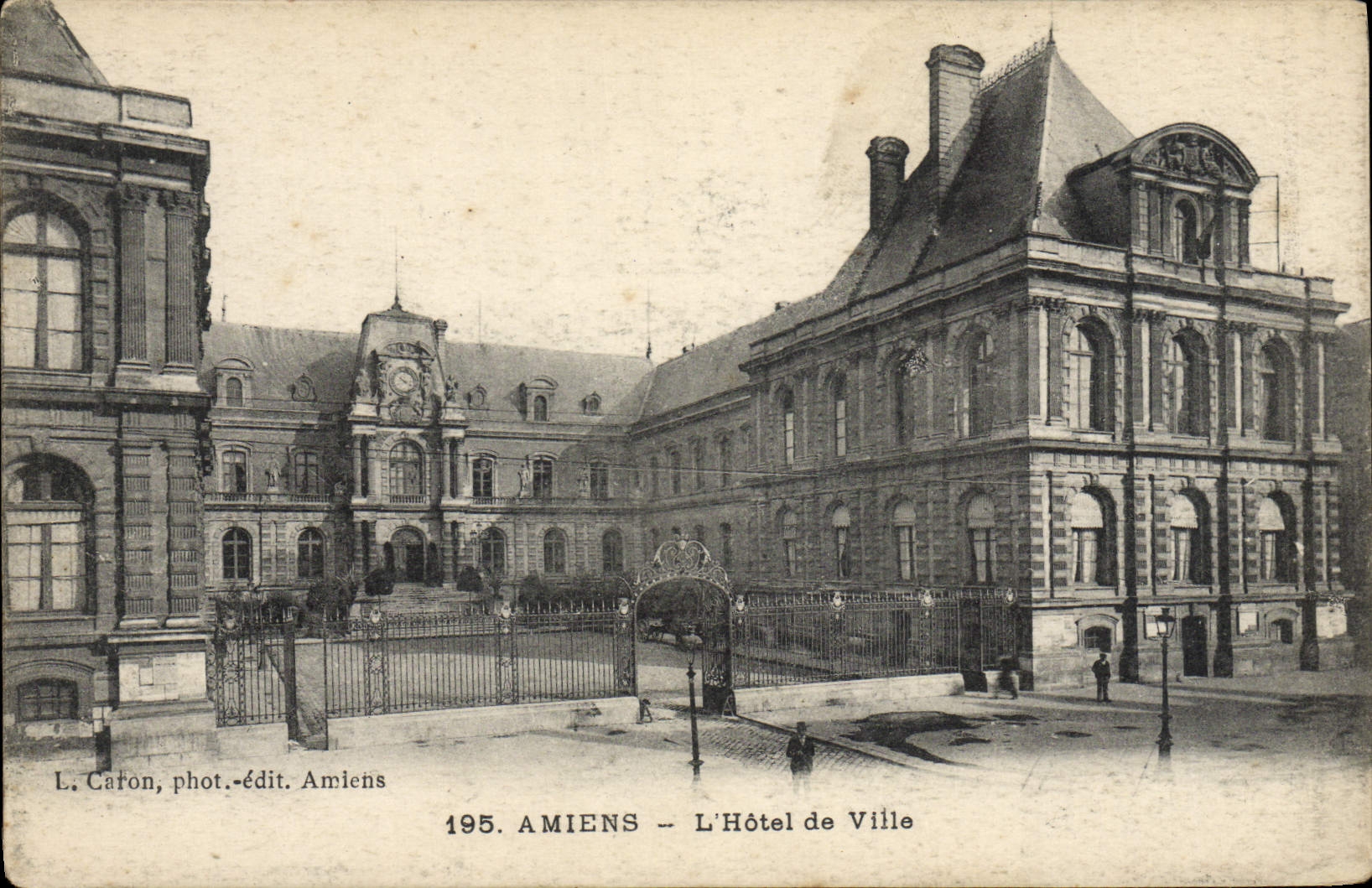 CPA Amiens L'Hotel de Ville 